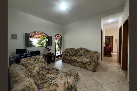 Sala de casa à venda com 3 quartos, 180m² em São Marcos, Belo Horizonte