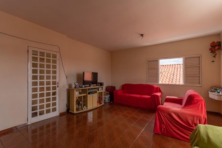 Sala de casa à venda com 3 quartos, 360m² em Novo Glória, Belo Horizonte