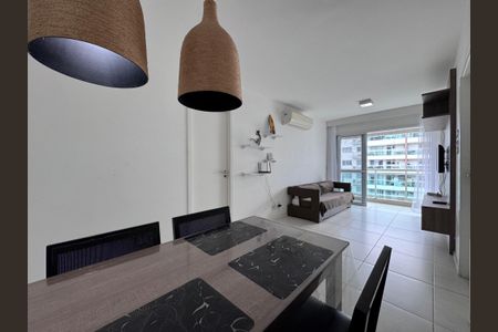 Sala de apartamento para alugar com 1 quarto, 65m² em Recreio dos Bandeirantes, Rio de Janeiro