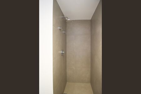 Banheiro de kitnet/studio para alugar com 1 quarto, 19m² em Indianópolis, São Paulo