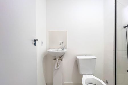 Banheiro de kitnet/studio para alugar com 1 quarto, 25m² em Chácara Inglesa, São Paulo