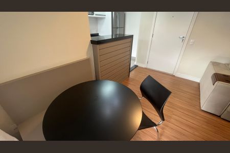 Sala de apartamento à venda com 2 quartos, 57m² em Fazenda Santa Cândida, Campinas