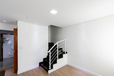 Sala de casa de condomínio à venda com 2 quartos, 60m² em Vila Paranagua, São Paulo