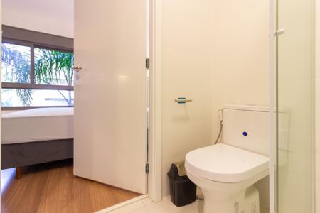 Banheiro de kitnet/studio para alugar com 1 quarto, 22m² em Paraíso, São Paulo