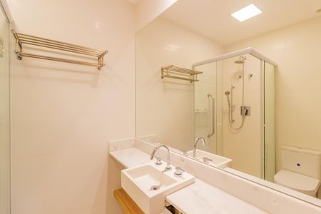 Banheiro de kitnet/studio para alugar com 1 quarto, 22m² em Paraíso, São Paulo