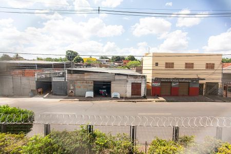 Vista da Sala de apartamento para alugar com 3 quartos, 73m² em Presidente Roosevelt, Uberlândia