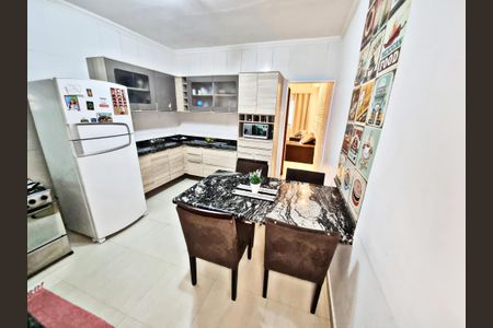 Cozinha de casa para alugar com 2 quartos, 75m² em Vila Ivone, São Paulo