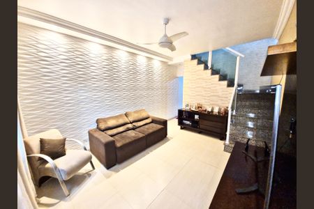 Sala de casa para alugar com 2 quartos, 75m² em Vila Ivone, São Paulo