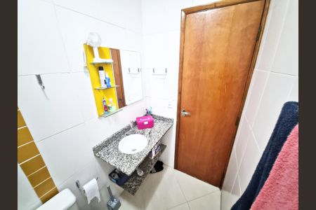 Banheiro da Suíte 2 de casa para alugar com 2 quartos, 75m² em Vila Ivone, São Paulo