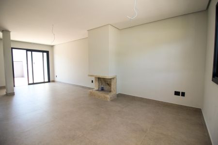 Sala de casa de condomínio à venda com 3 quartos, 140m² em Hípica, Porto Alegre