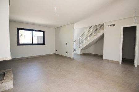 Sala de casa de condomínio à venda com 3 quartos, 140m² em Hípica, Porto Alegre