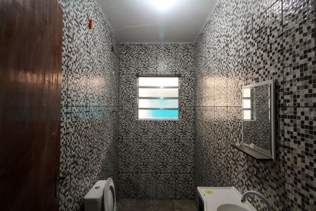 Banheiro Social de casa à venda com 1 quarto, 50m² em Jardim Tietê, São Paulo