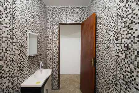 Banheiro Social de casa à venda com 1 quarto, 50m² em Jardim Tietê, São Paulo