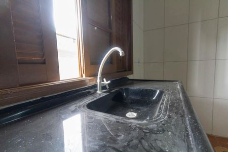 Sala e Cozinha de casa para alugar com 2 quartos, 90m² em Jardim Três Marias, São Paulo
