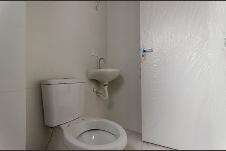 Banheiro Social de kitnet/studio para alugar com 1 quarto, 36m² em Vila Mangalot, São Paulo