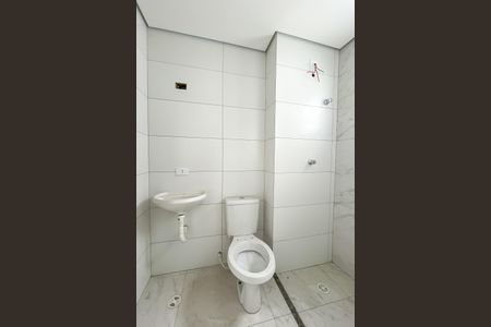 Banheiro de apartamento para alugar com 1 quarto, 37m² em Vila Mangalot, São Paulo