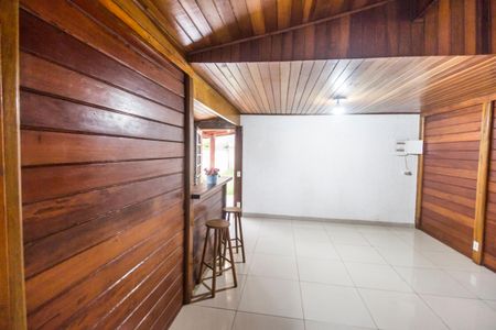 Sala de casa para alugar com 4 quartos, 214m² em São Fernando Residência, Barueri