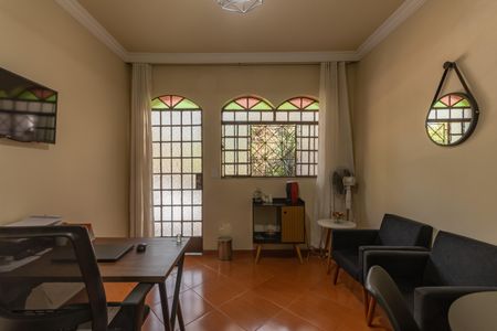 Sala de casa à venda com 4 quartos, 180m² em Itapoã, Belo Horizonte