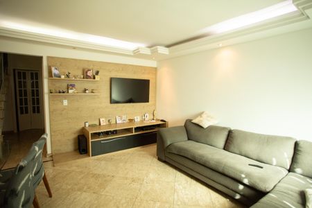 Sala de casa de condomínio para alugar com 3 quartos, 120m² em Vila Mariza Mazzei, São Paulo