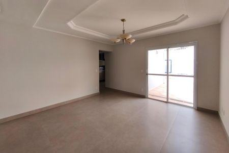 Sala de TV de casa de condomínio à venda com 4 quartos, 334m² em Jardim Nova Europa, Campinas