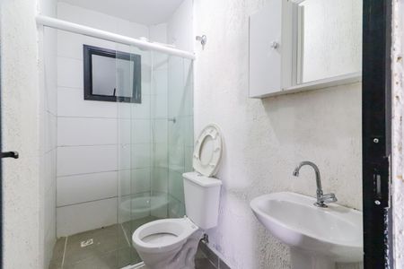 Banheiro de kitnet/studio para alugar com 1 quarto, 24m² em Jardim Ester, São Paulo