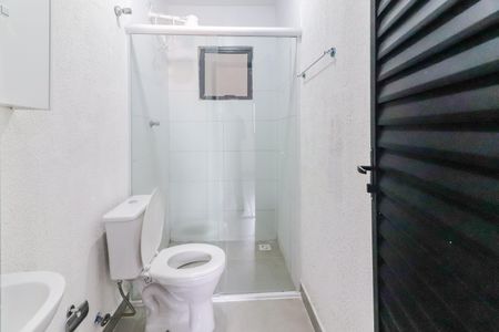 Banheiro de kitnet/studio para alugar com 1 quarto, 23m² em Jardim Ester, São Paulo
