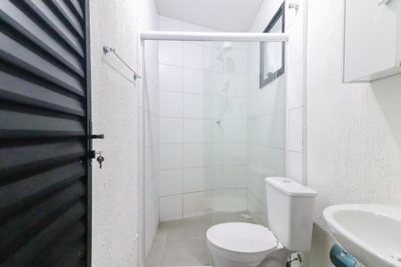 Banheiro de kitnet/studio para alugar com 1 quarto, 32m² em Jardim Ester, São Paulo