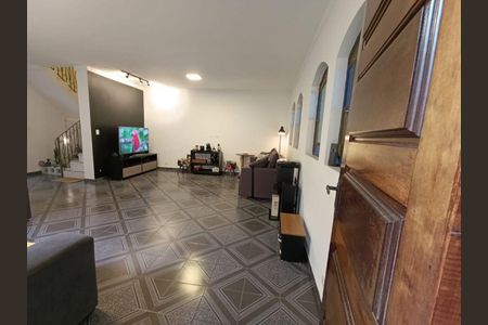 Casa à venda com 3 quartos, 124m² em Vila Ema, São Paulo