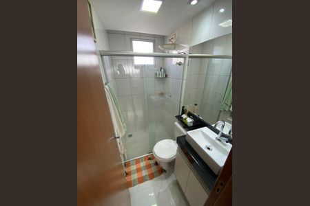 Banheiro de apartamento à venda com 2 quartos, 48m² em Santa Maria, Contagem