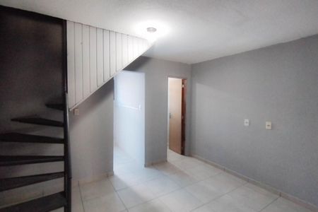 Sala de casa de condomínio para alugar com 2 quartos, 58m² em Igara, Canoas