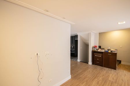 Sala de casa de condomínio para alugar com 3 quartos, 183m² em Vila Isolina Mazzei, São Paulo