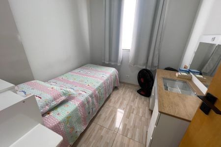 Quarto 1 de casa de condomínio para alugar com 3 quartos, 80m² em Parque Fluminense, Duque de Caxias
