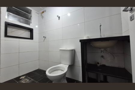 Banheiro de kitnet/studio para alugar com 1 quarto, 32m² em Utinga, Santo André