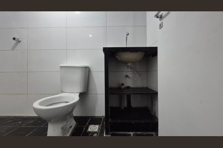 Banheiro de kitnet/studio para alugar com 1 quarto, 32m² em Utinga, Santo André