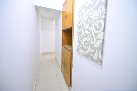 Corredor de apartamento para alugar com 4 quartos, 130m² em Setor Aeroporto, Goiânia