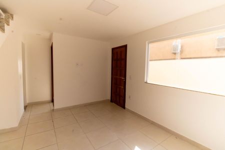 Sala de casa de condomínio à venda com 2 quartos, 67m² em Engenho do Mato, Niterói