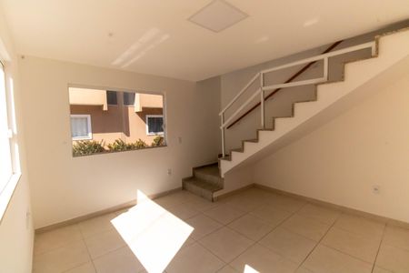 Sala de casa de condomínio à venda com 2 quartos, 67m² em Engenho do Mato, Niterói