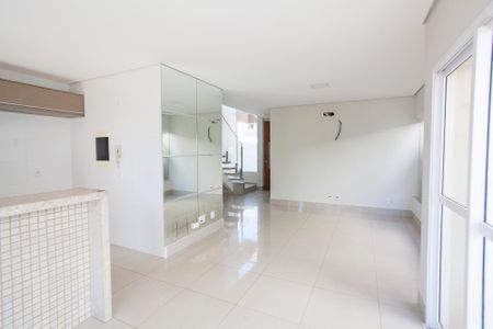 Sala de casa de condomínio para alugar com 3 quartos, 170m² em Granja Marileusa, Uberlândia