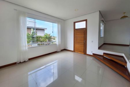 Sala de casa de condomínio à venda com 3 quartos, 360m² em Camboinhas, Niterói