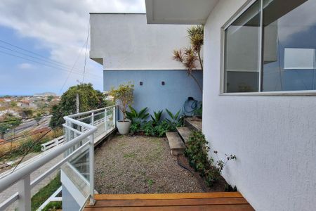 Vista da Sala de casa de condomínio à venda com 3 quartos, 360m² em Camboinhas, Niterói