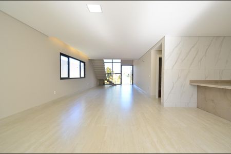 Sala de Estar de casa de condomínio para alugar com 4 quartos, 358m² em Nacional, Belo Horizonte