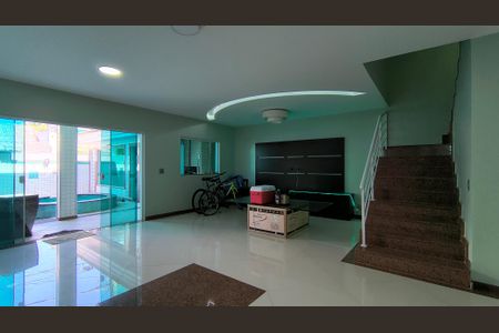 Sala de casa de condomínio para alugar com 3 quartos, 300m² em Vargem Pequena, Rio de Janeiro