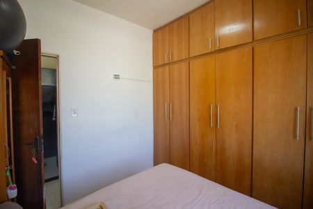Quarto 1 de apartamento à venda com 2 quartos, 42m² em Centro, Contagem