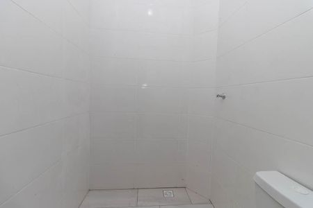 Banheiro Social de apartamento para alugar com 1 quarto, 49m² em Jardim Palmira, São Paulo