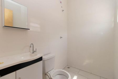 Banheiro de apartamento para alugar com 2 quartos, 56m² em Vila Ayrosa, São Paulo