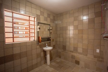 Banheiro Social de casa para alugar com 1 quarto, 65m² em Chácara São João, São Paulo