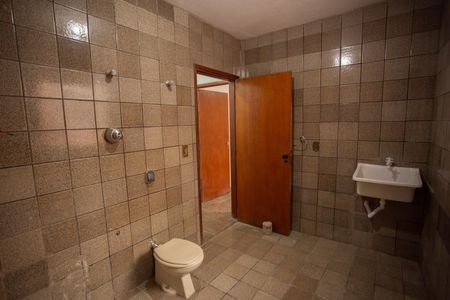 Banheiro Social de casa para alugar com 1 quarto, 65m² em Chácara São João, São Paulo