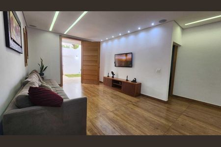 Sala de casa à venda com 4 quartos, 384m² em Santa Cruz Industrial, Contagem