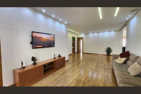 Sala de casa à venda com 4 quartos, 384m² em Santa Cruz Industrial, Contagem