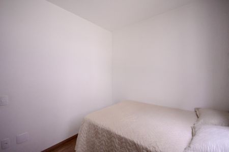 Quarto 2 de apartamento para alugar com 2 quartos, 44m² em Jardim Maria Estela, São Paulo